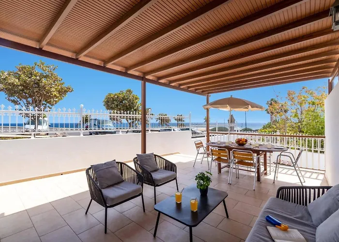 فيلة Breezes By تياس